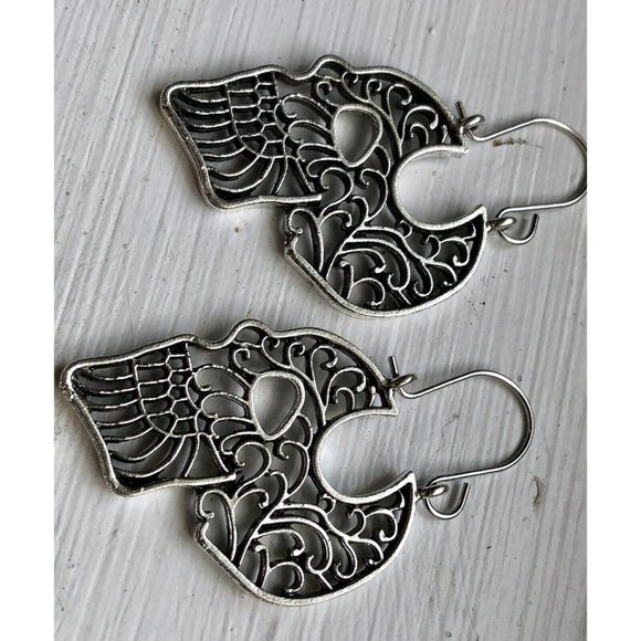5/$20 Gothic Carved Skull Dangle Earrings - Picture 4 of 5